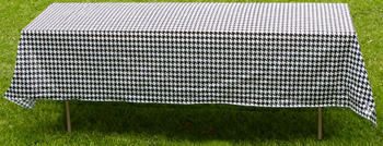 Disposable Houndstooth Table Covering
